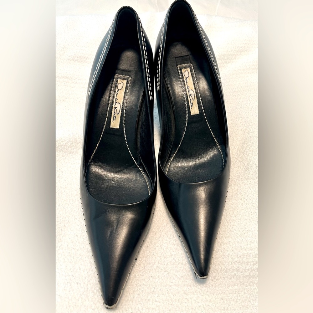 Oscar de la Renta pointed toe kitten heal with accent white stitching.